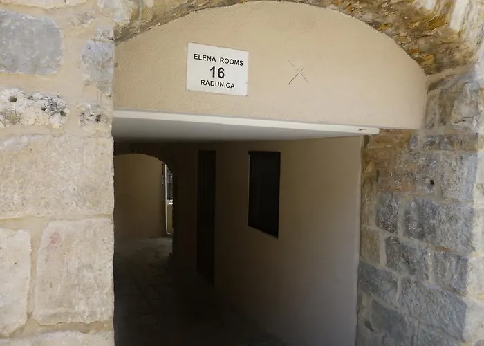 Elena Apartment Split